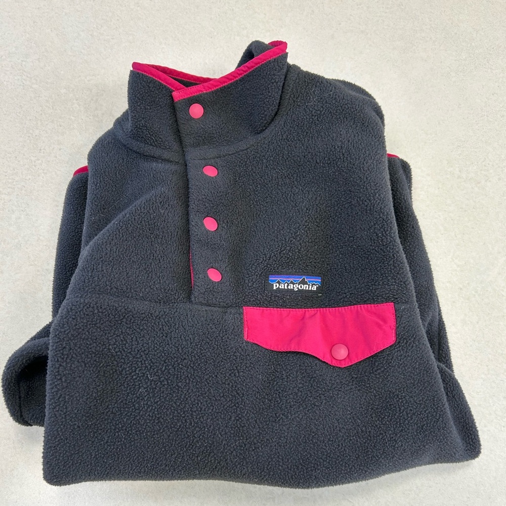 Patagonia Synchilla Snap-T fleece pullover in size medium.